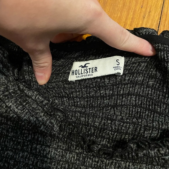 Hollister Off The Shoulder Top - Picture 3 of 3